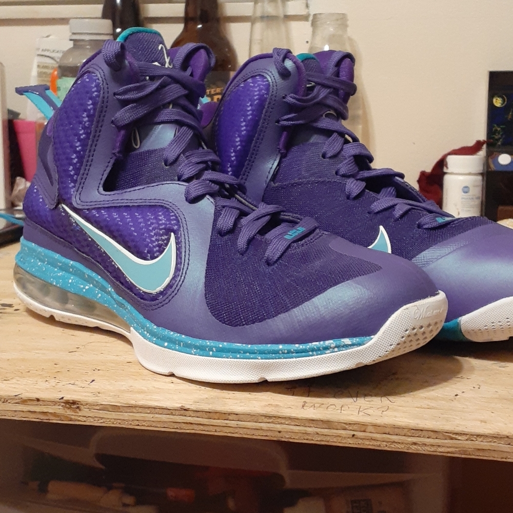 *Like New* Lebron 9 summit lake Hornets